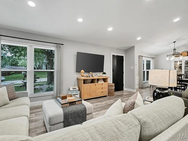 2947 Meramar Dr — Photo 3