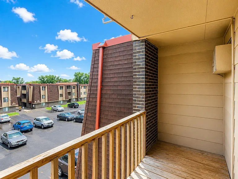 Hazelwood Apartments — Photo 14