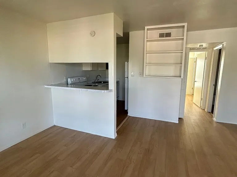 Oak Park Apartments — Photo 32