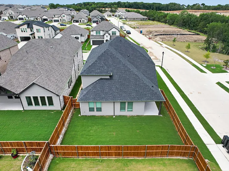 701 Summerberry Dr — Photo 32