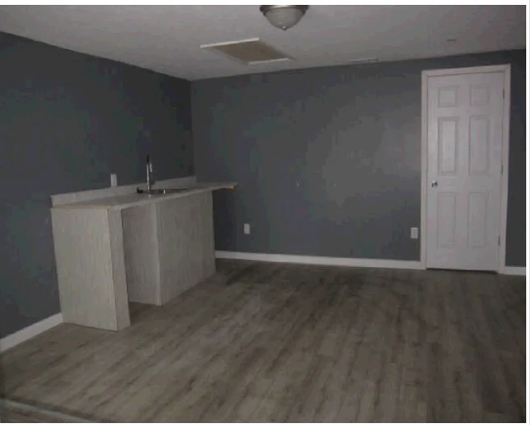 716 E Stanford Ave — Photo 4