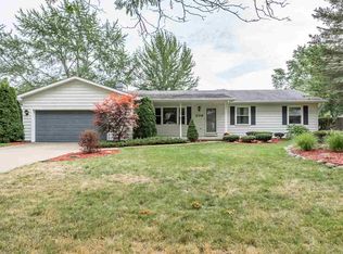 208 Heathermoor Dr, Midland, MI