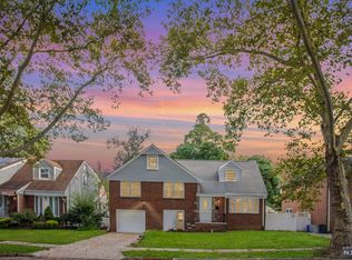 142 Van Buskirk Rd, Teaneck, NJ 07666