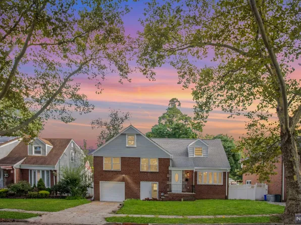 142 Van Buskirk Rd, Teaneck, NJ 07666