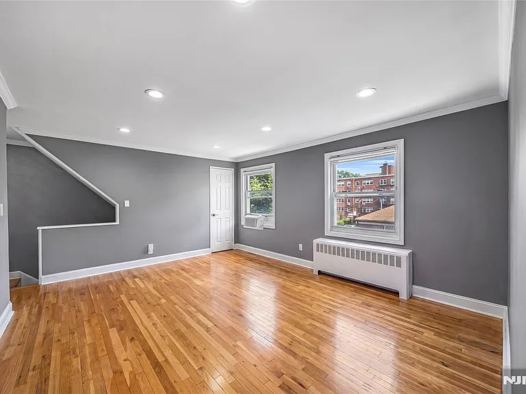 2205 Center Ave #A — Photo 3