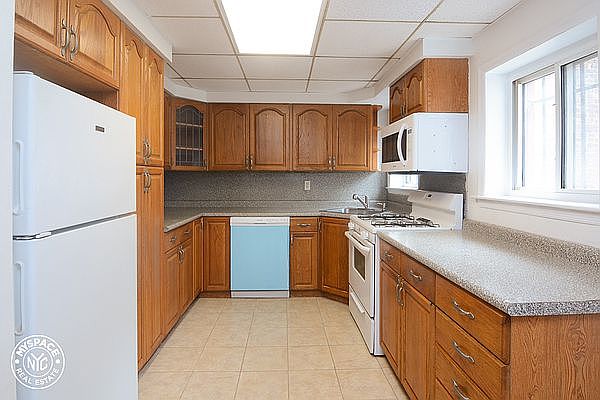 1st image of 812 Sterling Pl #1