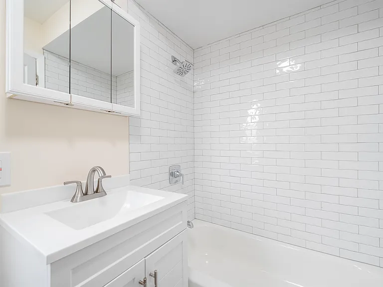 34 E 32nd St #C5 — Photo 16