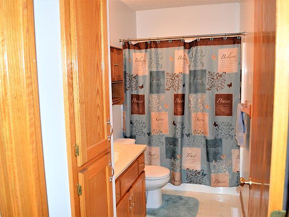 5th image of 565 W 11th St