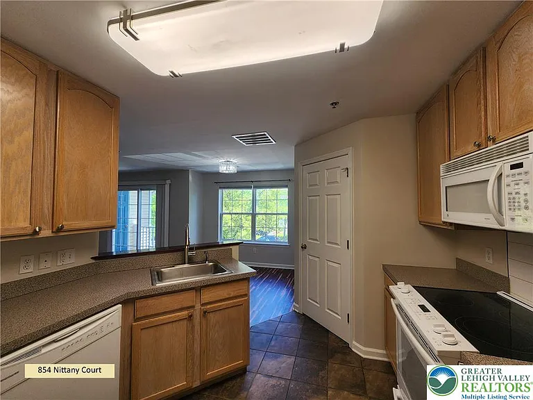 854 Nittany Ct — Photo 9