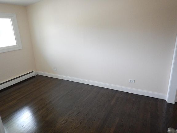 4th image of 3880 Ivanhoe Ct APT B