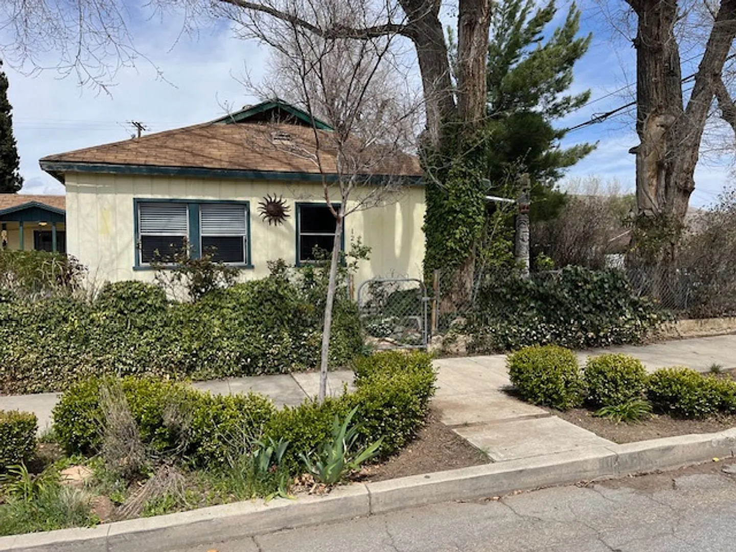129 E East St photo 1