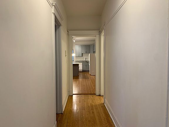 5th image of 1043 W Barry Ave #1