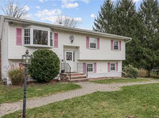 20 Ridge Rd, Highland Mills, NY 10930