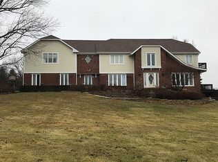 24 Lexington Rd, Barrington, IL 60010