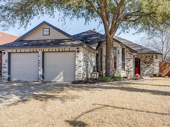 2nd image of 5511 Twin Timbers Dr
