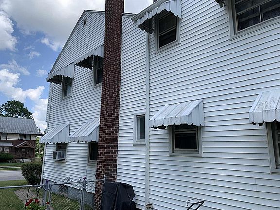 2nd image of 619 Lincolnway E