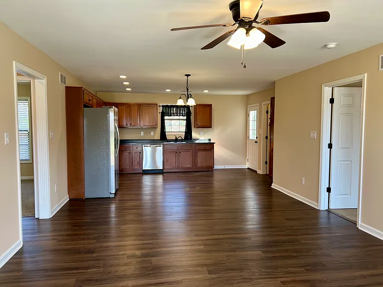 11423 Tierney Ave — Photo 4