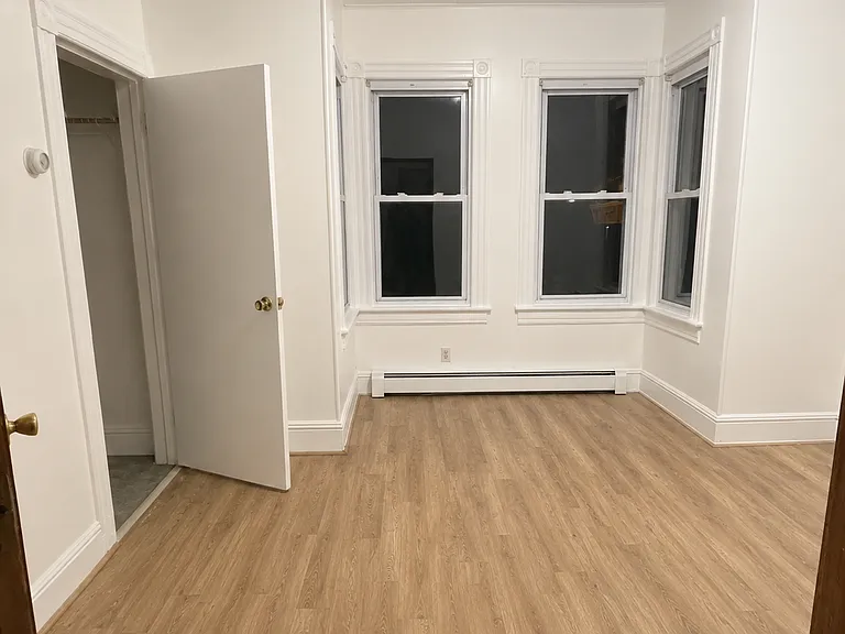 28 Murray Ave — Photo 4