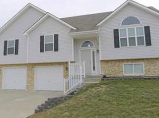 917 W 8th Ave, Kearney, MO 64060