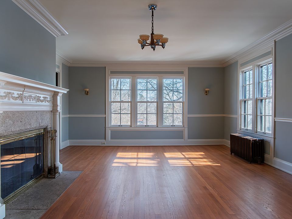 1st image of 27 Highview Pl