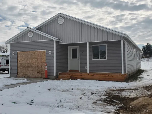 519 7th Ave W, Wendell, ID 83355