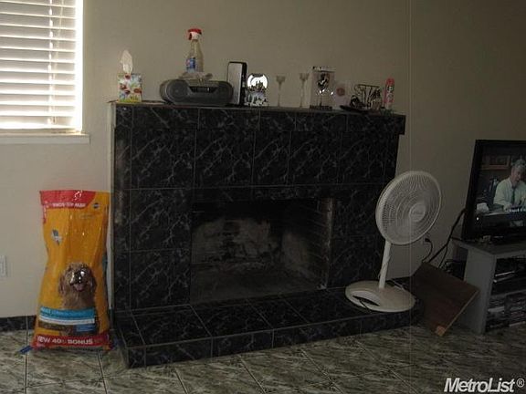 4th image of 310 Berkshire Ln