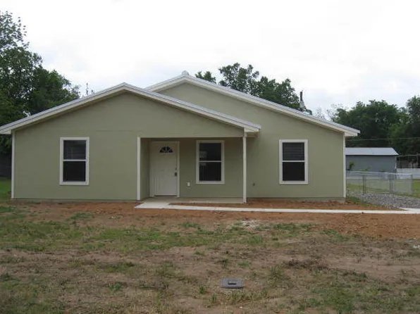 303 Taylor St, Smithville, TX 78957