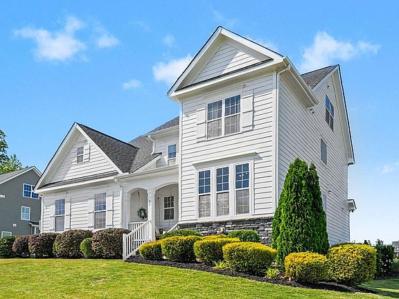 2nd image of 52 Pistoia Dr