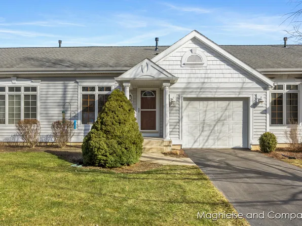 277 Shoreside South Dr S, Grand Rapids, MI 49548