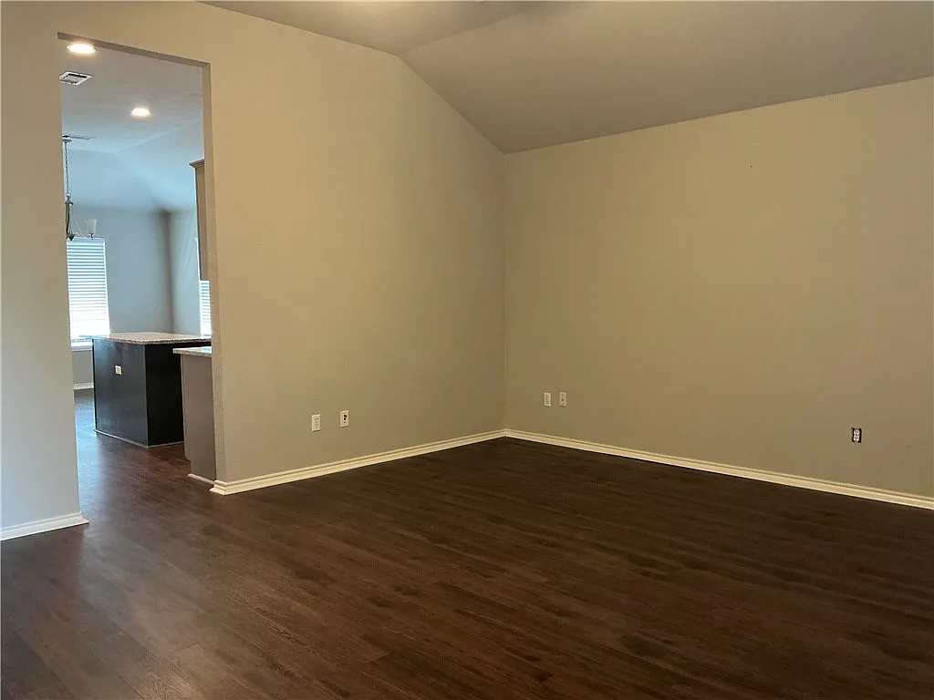 3 bed, 1412 sqft, $1,700 — Photo 3