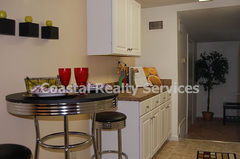 1st image of 947 Don Dr #C