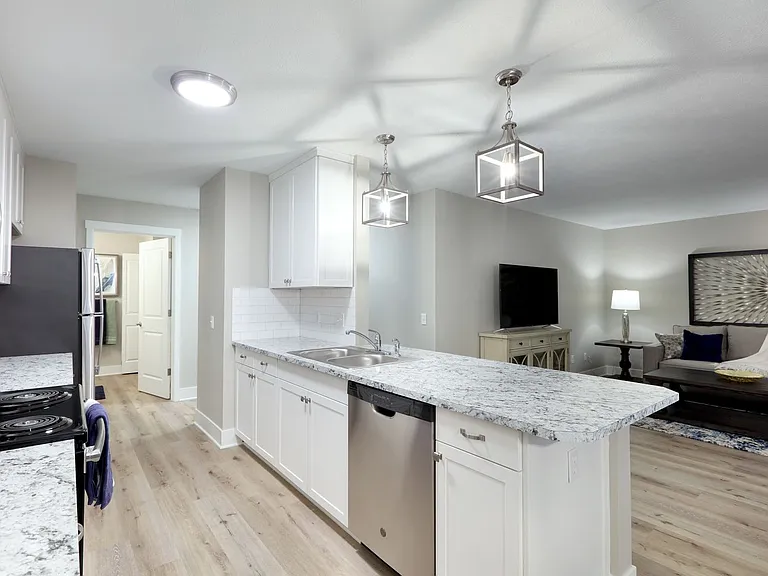 Oak Tree Apartments — Photo 37