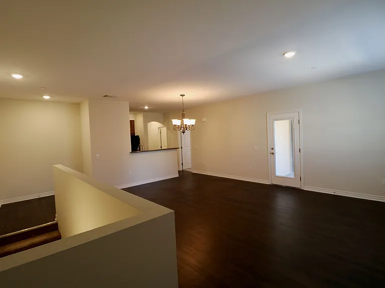 Santa Barbara Luxury Apartment Homes — Photo 4