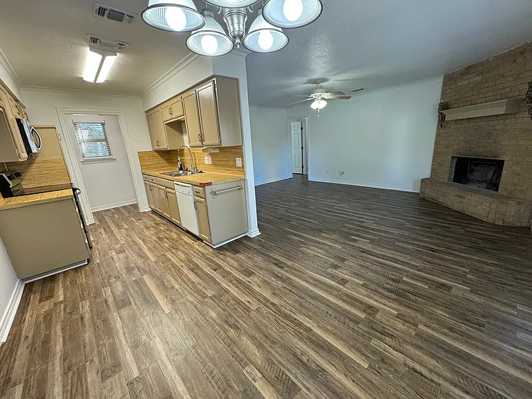 2231 E Renfro St — Photo 9