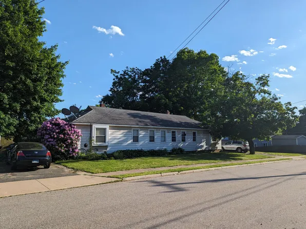 22 Seaman Circle, Manchester, CT 06040