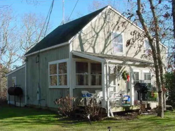 84 12th St S, Edgartown, MA 02539