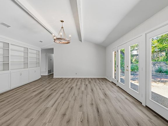 4th image of 2802 Pecos St
