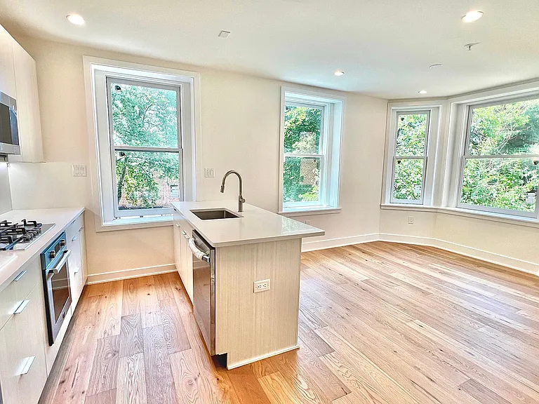 2303 Green St #3 — Photo 1