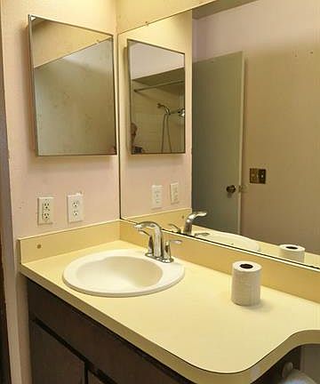 3rd image of 1606 Eton Pl
