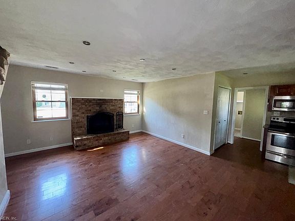 5th image of 5260 Iowa Ave