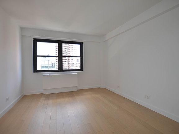 5th image of 222 E 39th St APT 25B