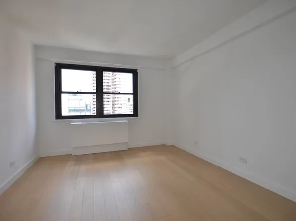 222 East 39th Street image 7 of 15