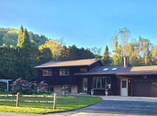 S3561 Chicken Valley Rd, Fountain City, WI 54629