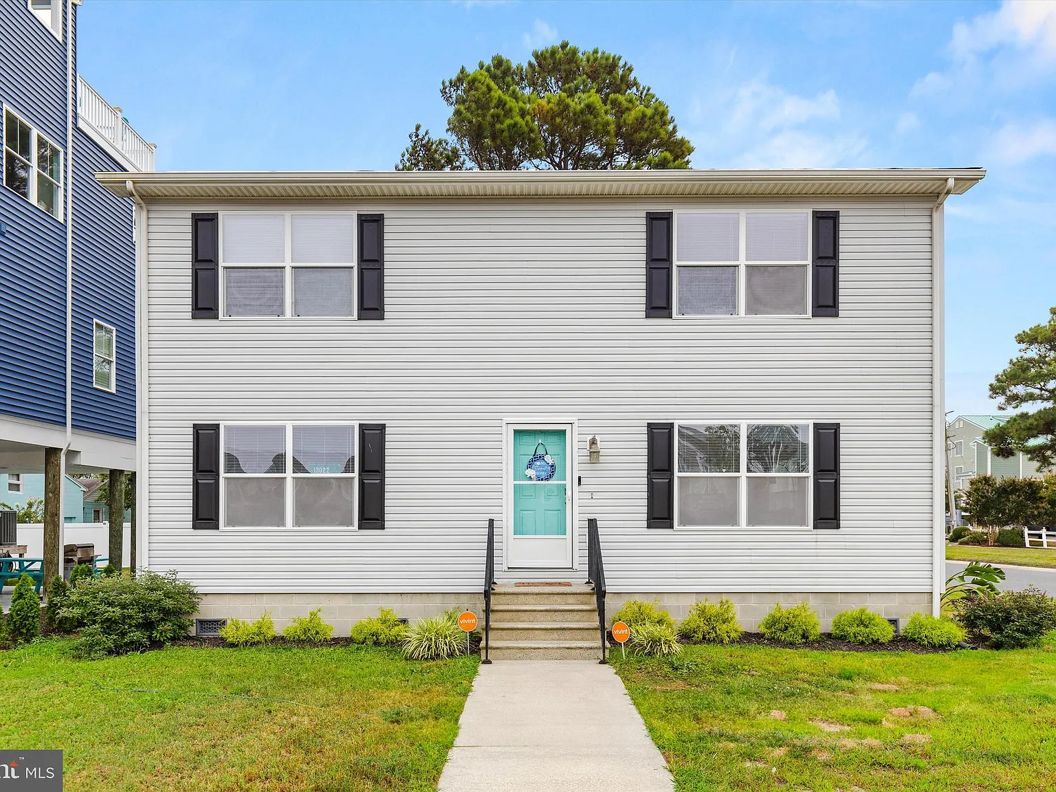 5 bed, 2.5 bath, 2072 sqft, $3,200 — Photo 4