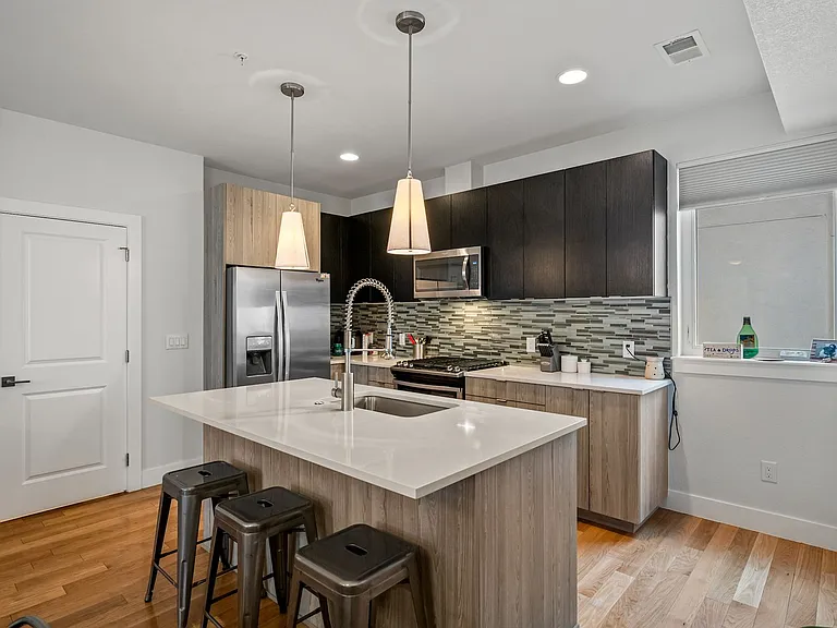 1821 Irving St #104 — Photo 8