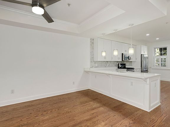Dining area with ceiling fan