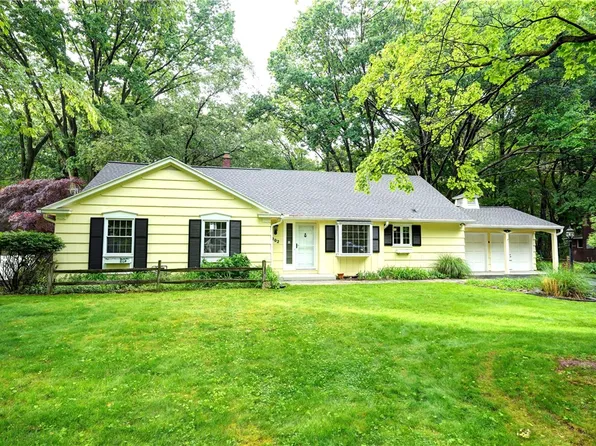 202 Nob Hl, Rochester, NY 14617