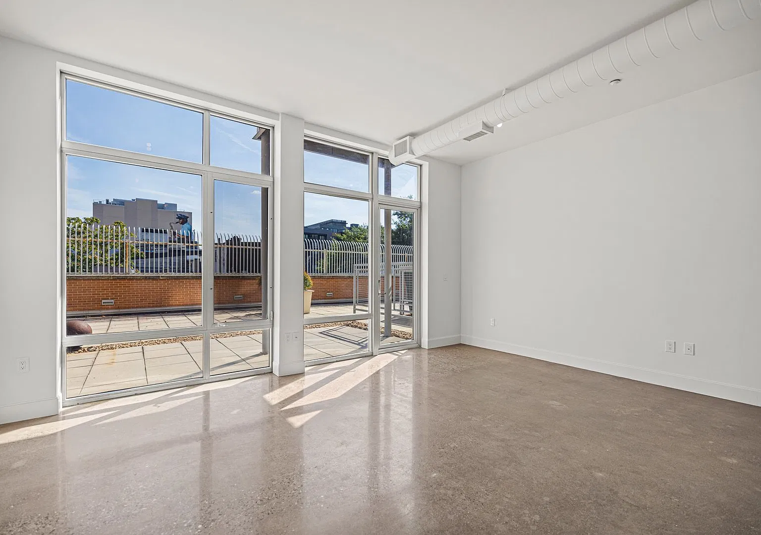 U St Loft Condo | 1 Bed | 1 Bath | 650 Sf | Large Patio — Photo 4