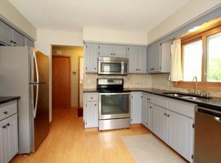 5747 Ridge Creek Rd, Shoreview, MN 55126