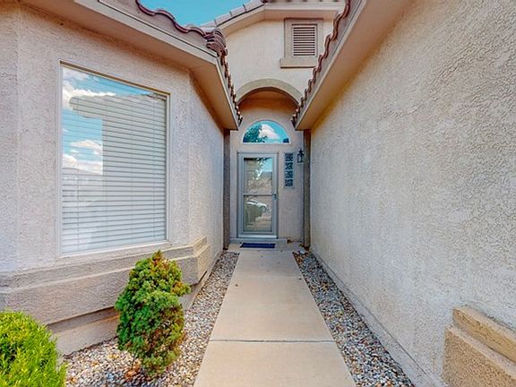 2nd image of 5916 Mesa Sombra Pl NW